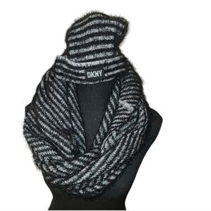 💕NWT DKNY Hat & Infinity Scarf Set💕